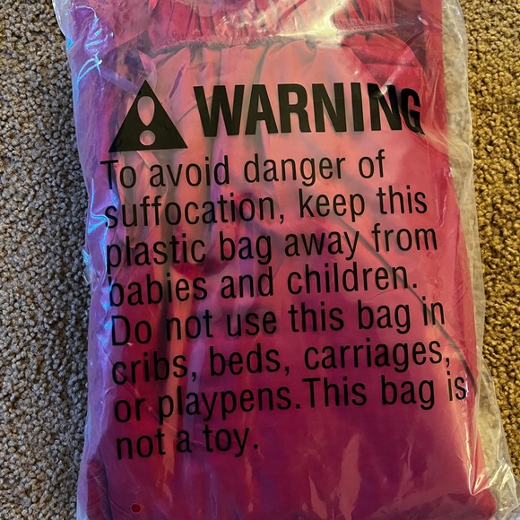 Red mid length tulle skirt. Perfect for the holidays or fancy night out! - Picture 3 of 3